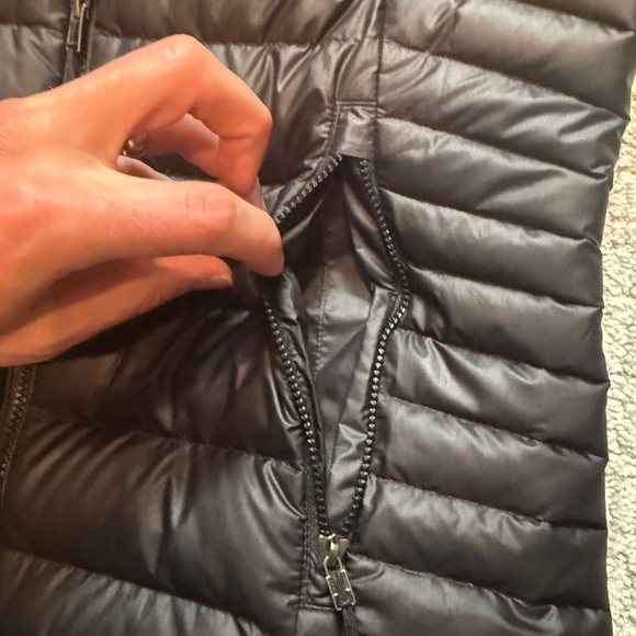Patagonia Women's Black Down Puffer Vest Size Small - Picture 7 of 9
